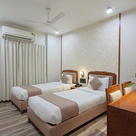 Hotel Apex Surat Bagian luar foto