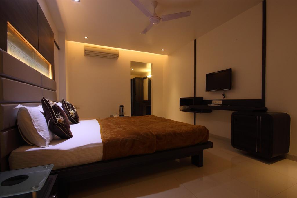 Hotel Apex Surat Ruang foto