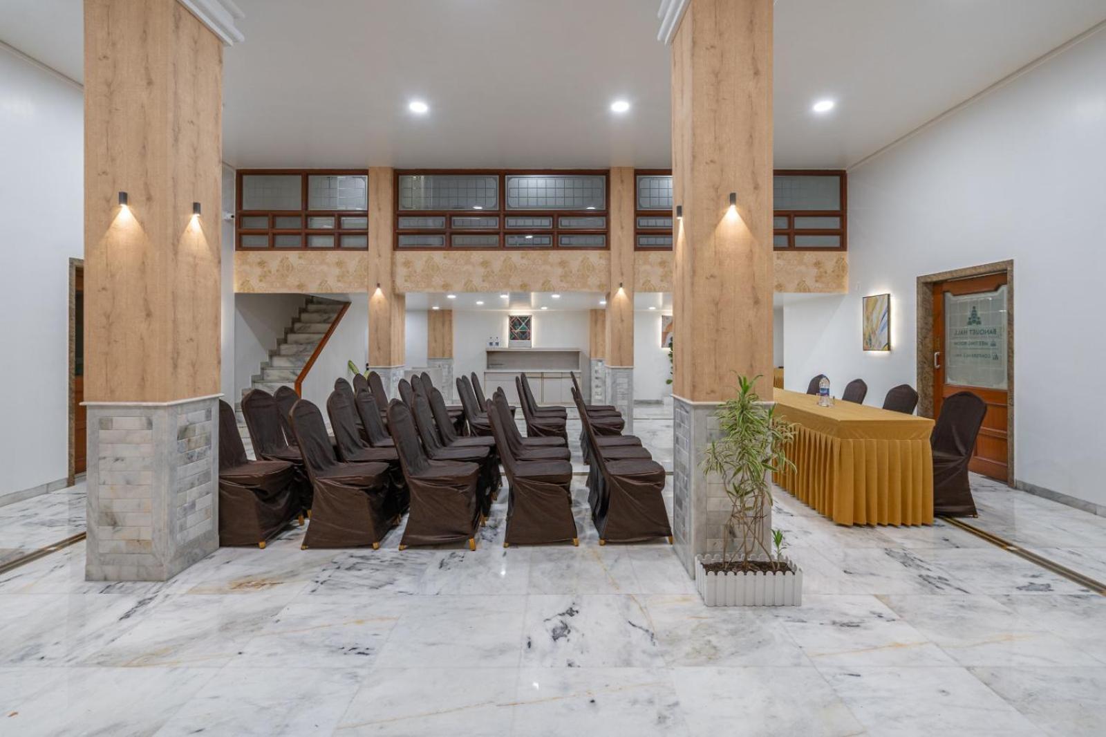 Hotel Apex Surat Bagian luar foto