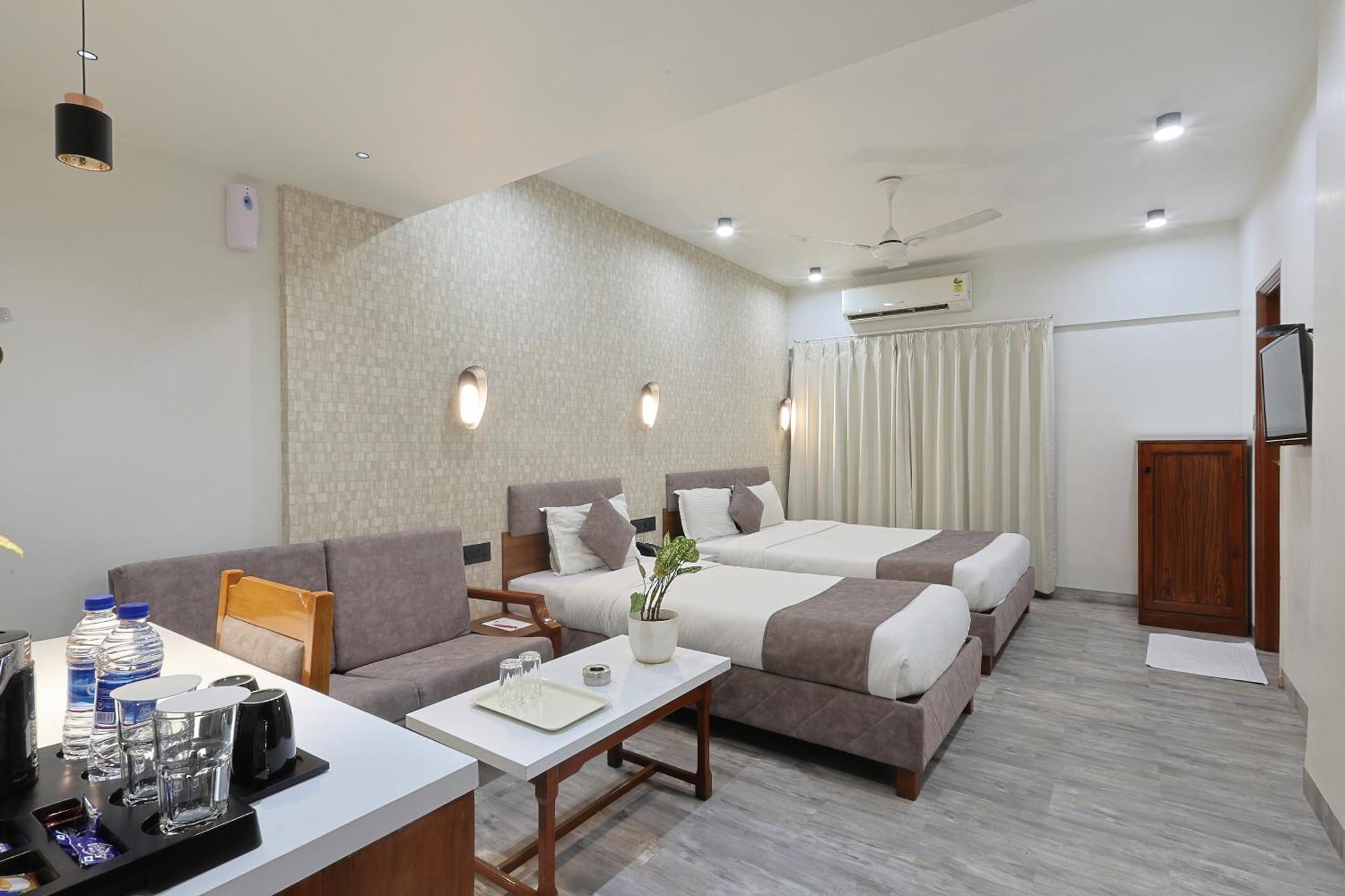 Hotel Apex Surat Bagian luar foto