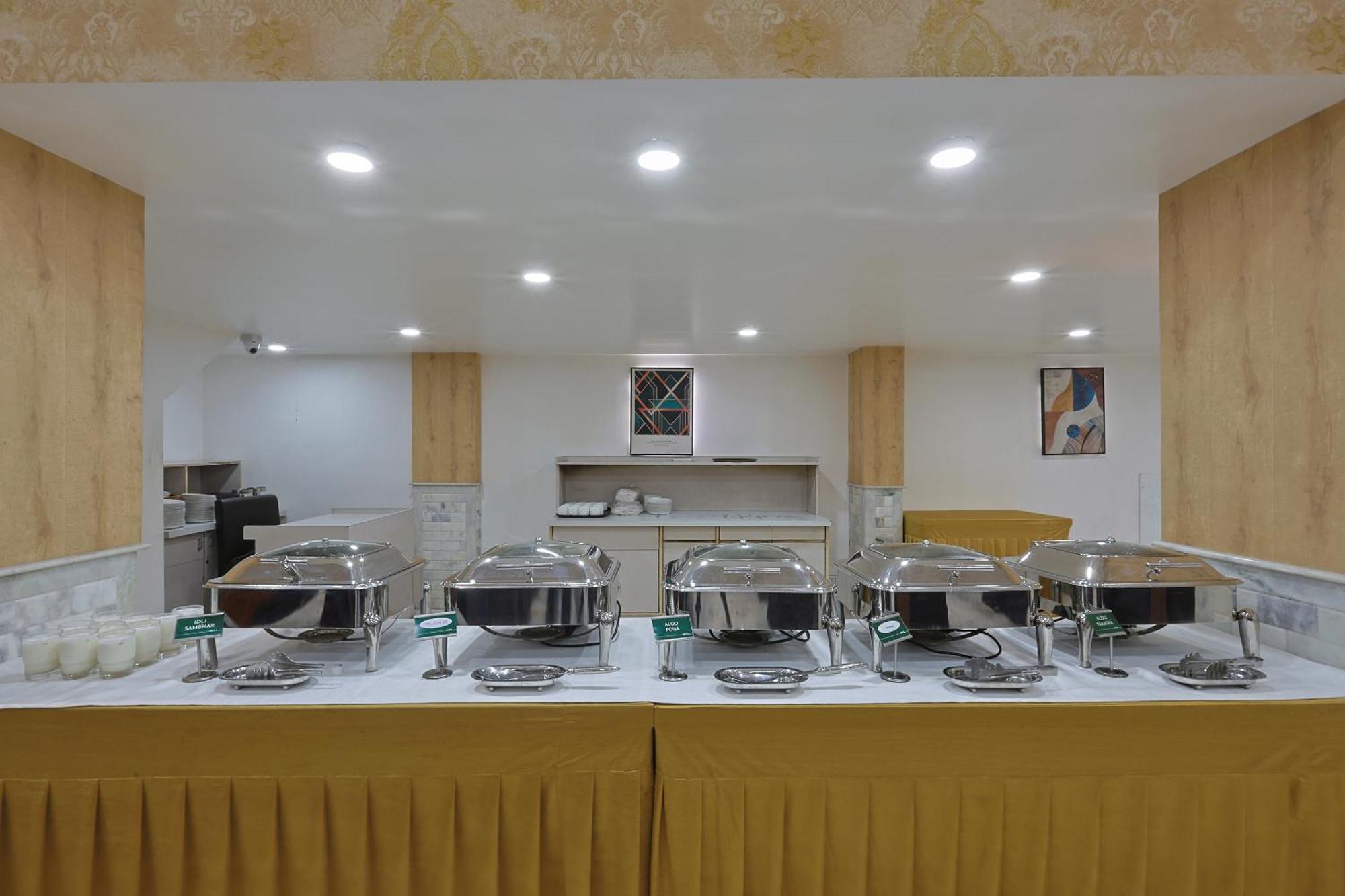 Hotel Apex Surat Bagian luar foto
