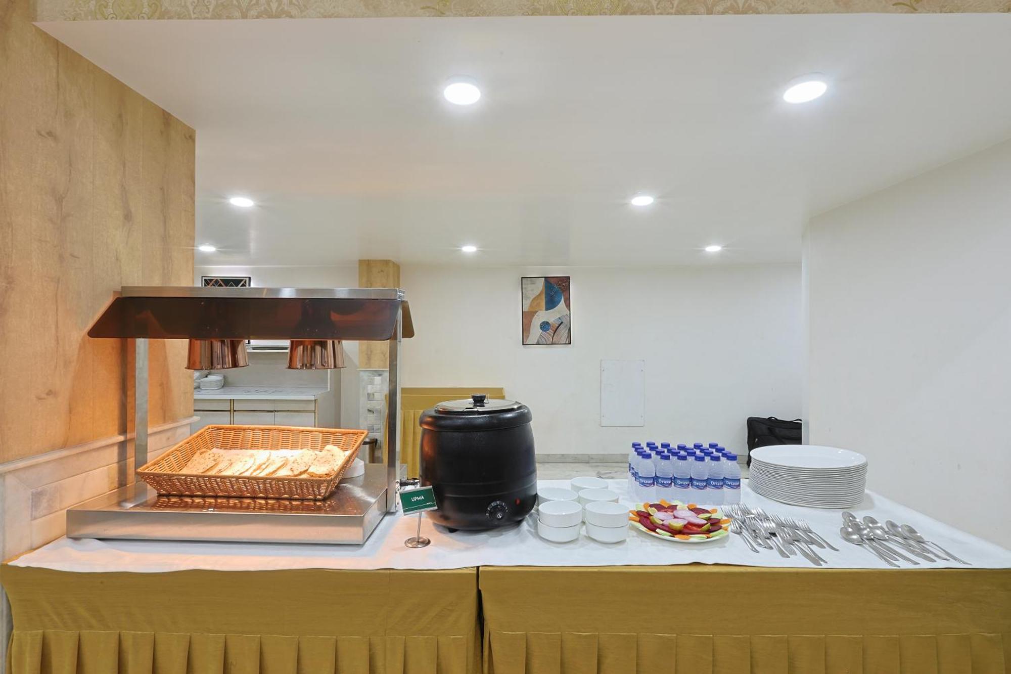 Hotel Apex Surat Bagian luar foto