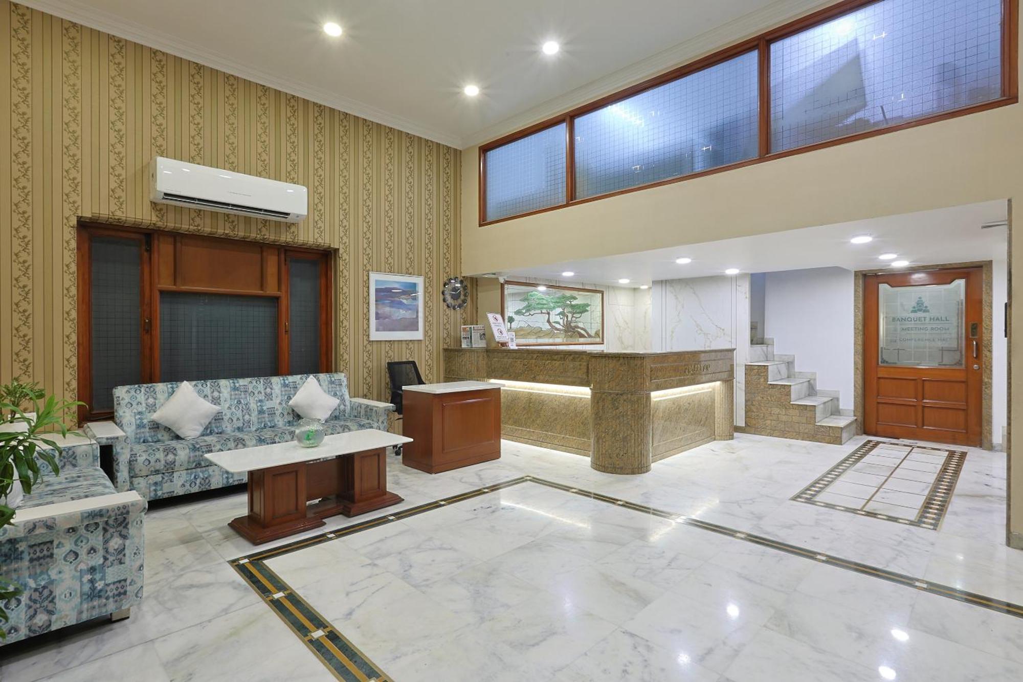 Hotel Apex Surat Bagian luar foto