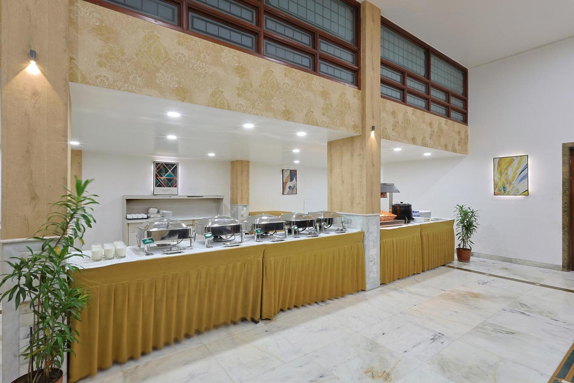 Hotel Apex Surat Bagian luar foto