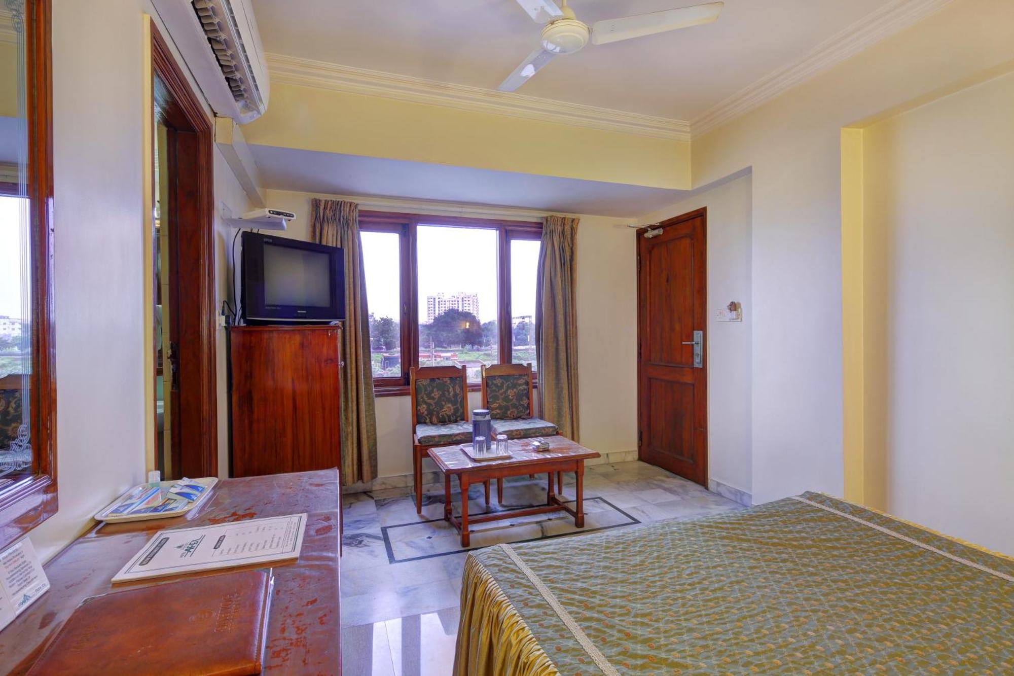 Hotel Apex Surat Bagian luar foto