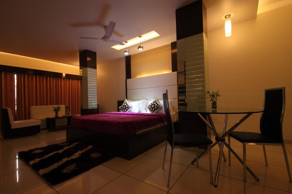 Hotel Apex Surat Ruang foto