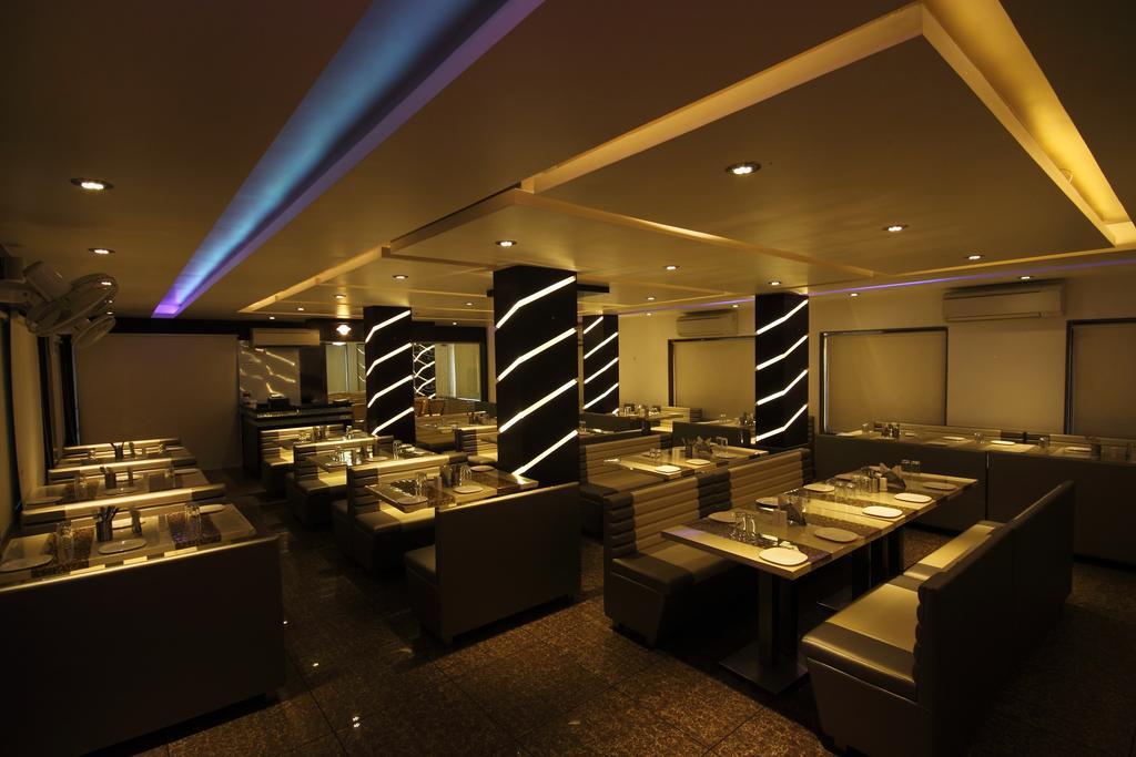 Hotel Apex Surat Bagian luar foto