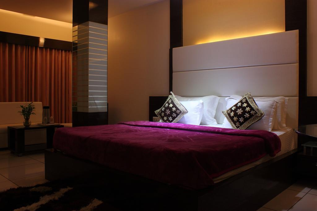 Hotel Apex Surat Ruang foto