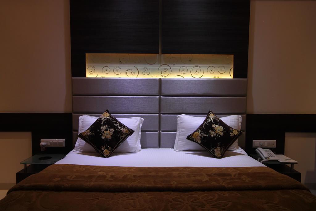 Hotel Apex Surat Ruang foto