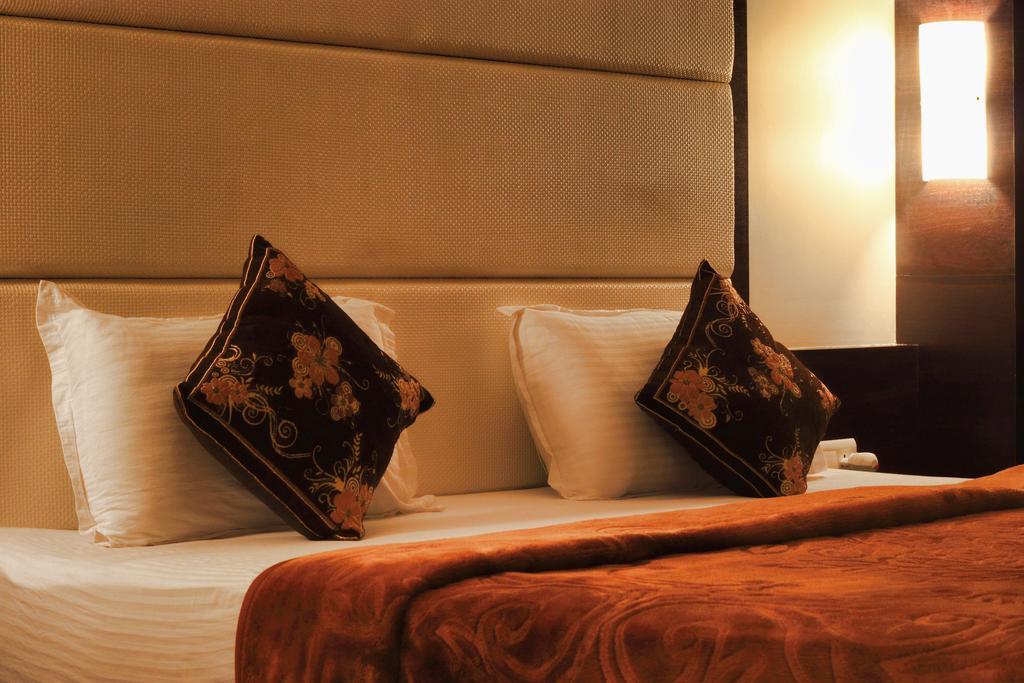 Hotel Apex Surat Ruang foto