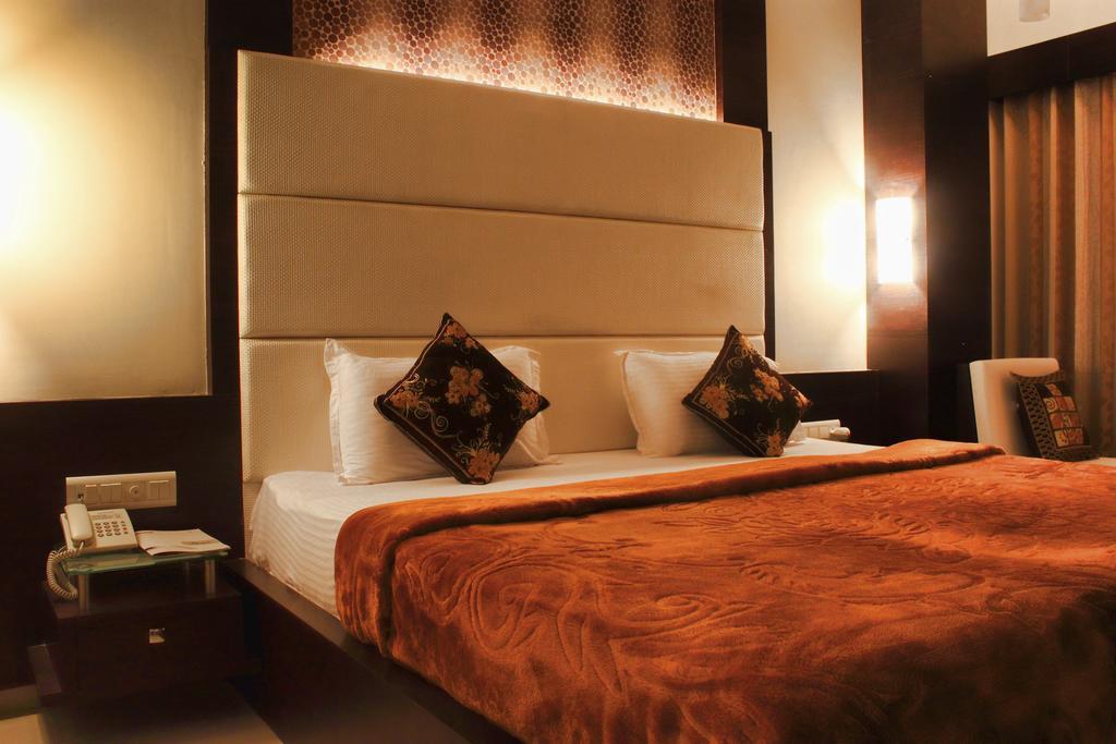Hotel Apex Surat Ruang foto