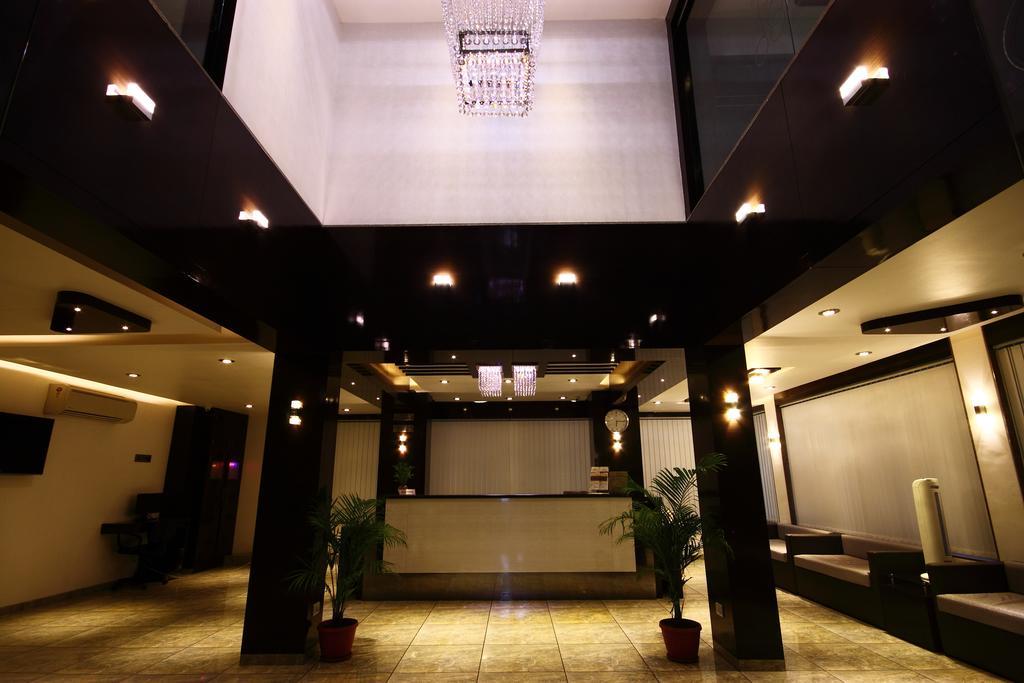 Hotel Apex Surat Bagian luar foto