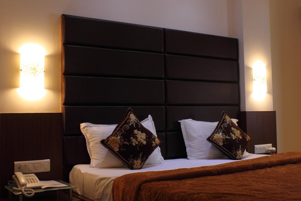 Hotel Apex Surat Ruang foto