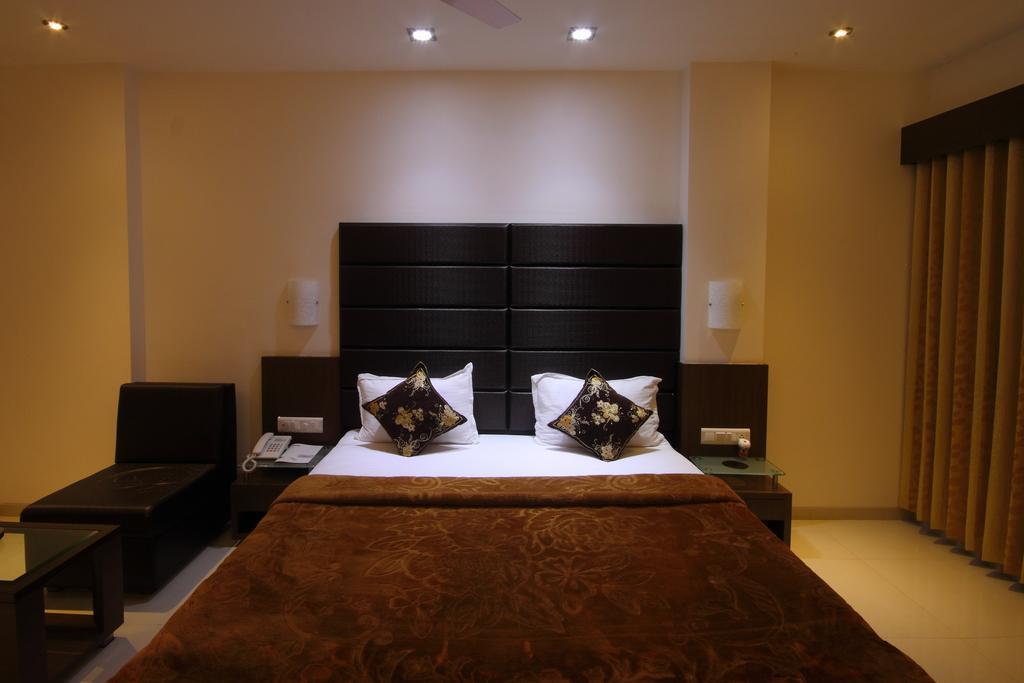 Hotel Apex Surat Ruang foto